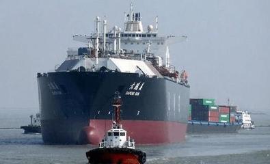 中國清潔能源運輸船亮相，貨艙容量達10萬立方米，助力軍事與全球能源運輸